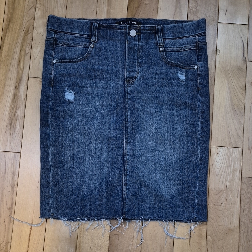 Liverpool Women's Size 10 Distressed Denim Pencil Skirt - Dark Blue